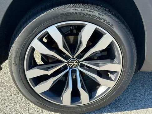 Used 2022 Volkswagen Atlas Cross Sport SEL Premium R-Line image 2