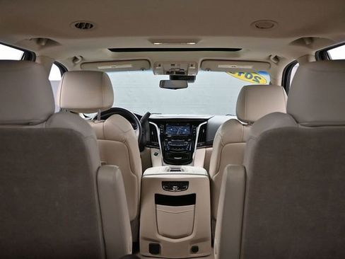 Used 2019 Cadillac Escalade Luxury image 30