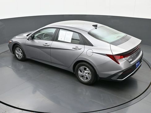 Certified 2025 Hyundai Elantra SE image 36