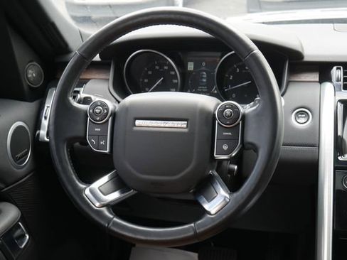Used 2017 Land Rover Discovery HSE image 18