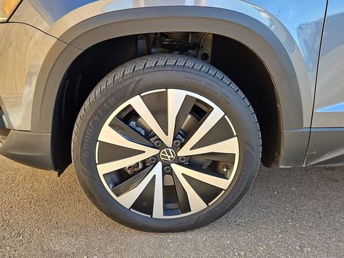 Certified 2023 Volkswagen Taos SE w/ Panoramic Sunroof Package image 5