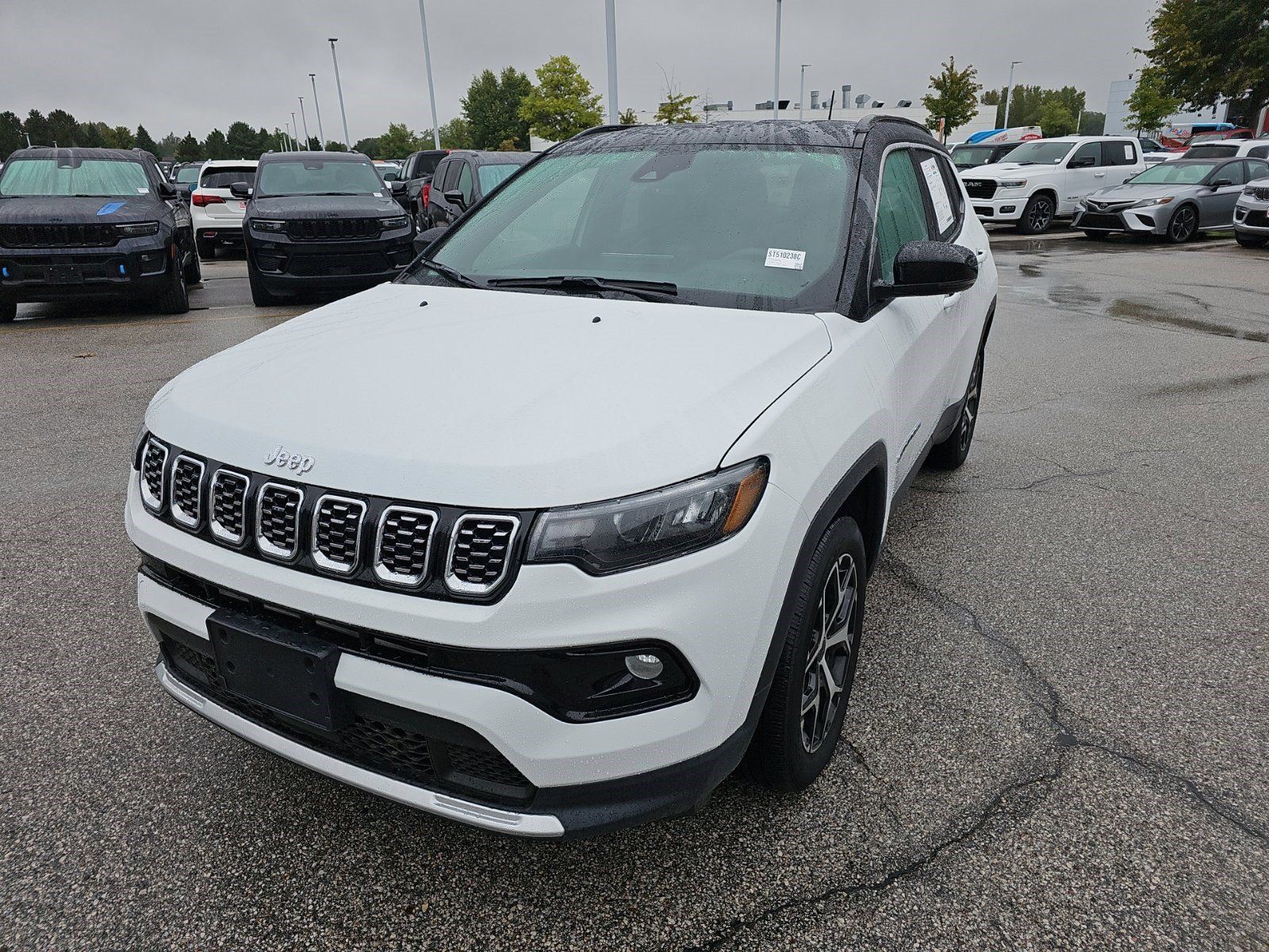 Used 2025 Jeep Compass Limited AWD/4WD image 2