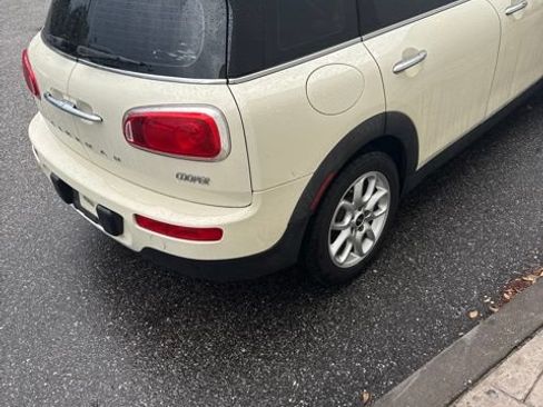 Used 2017 MINI Cooper Clubman FWD image 4