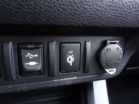 Used 2016 Toyota Tacoma Limited AWD/4WD image 33
