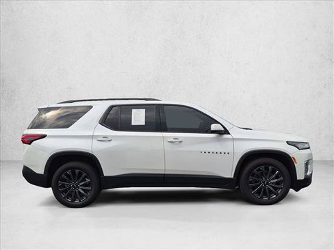 Used 2022 Chevrolet Traverse RS FWD image 4