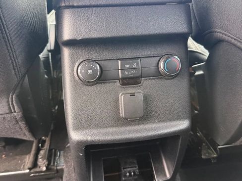 Used 2019 Ford Explorer XLT FWD image 12