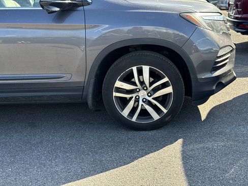 Used 2017 Honda Pilot Touring image 5