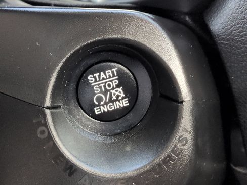 Used 2020 Jeep Renegade Altitude FWD image 25