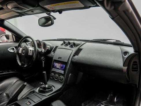 Used 2005 Nissan 350Z Touring RWD image 14