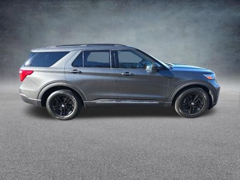 Used 2020 Ford Explorer XLT w/ Equipment Group 202A AWD/4WD image 13
