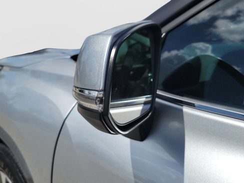Used 2022 Toyota Highlander XLE FWD image 32
