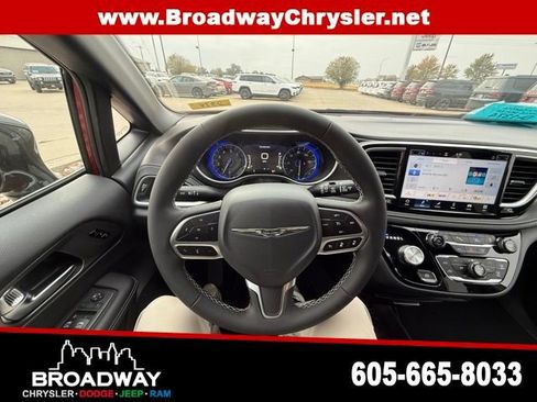 New 2026 Chrysler Pacifica Select image 12