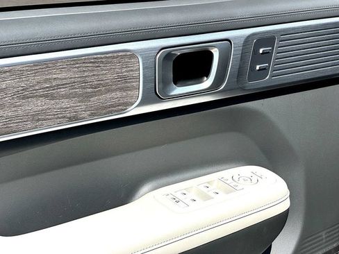 Used 2025 Hyundai Santa Fe Calligraphy FWD image 14