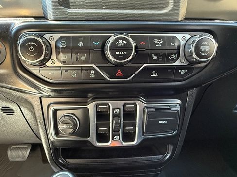 Used 2022 Jeep Gladiator Sport image 23