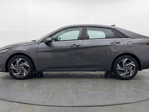Used 2025 Hyundai Elantra SEL FWD image 5