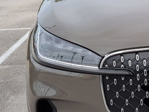 Certified 2026 Lincoln Aviator Reserve AWD/4WD image 10