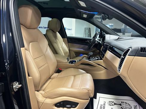Used 2022 Porsche Cayenne Sport Utility 4D image 25