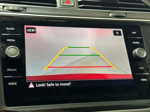 Used 2023 Volkswagen Tiguan SE FWD image 18
