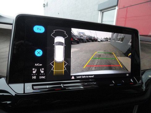 Used 2025 Volkswagen Atlas SE image 18