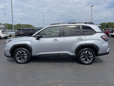Used 2025 Subaru Forester Premium AWD/4WD image 2