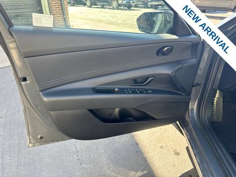 Used 2025 Hyundai Elantra Sport FWD image 17