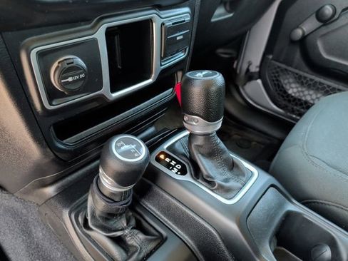 Used 2018 Jeep Wrangler Unlimited Sport image 30