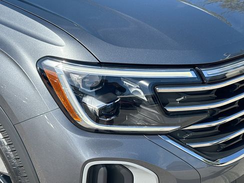 Used 2024 Volkswagen Atlas SE image 35