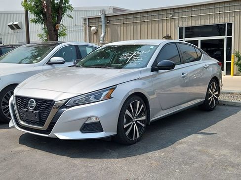 Certified 2022 Nissan Altima 2.5 SR FWD image 3