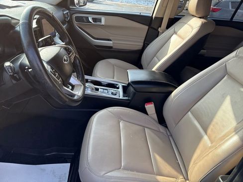 Used 2020 Ford Explorer XLT w/ Equipment Group 202A image 10
