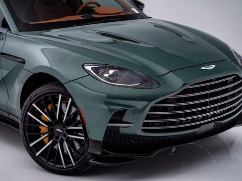 Used 2025 Aston Martin DBX 707 image 4