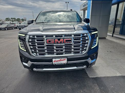 Used 2025 GMC Yukon Denali AWD/4WD image 8
