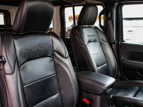 Used 2023 Jeep Wrangler Unlimited Sahara image 41