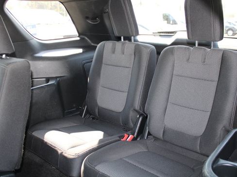 Used 2018 Ford Explorer XLT w/ Equipment Group 201A image 11