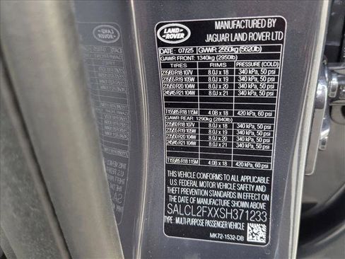 New 2025 Land Rover Discovery Sport Dynamic SE image 17