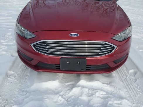 Used 2017 Ford Fusion SE image 2