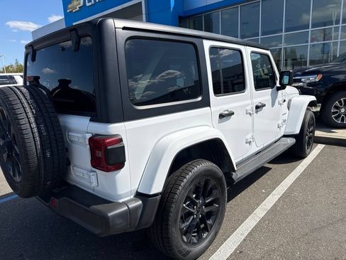 Used 2023 Jeep Wrangler Unlimited Sahara AWD/4WD image 2