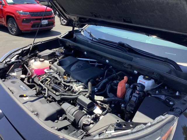 Used 2022 Toyota RAV4 XLE AWD/4WD image 42