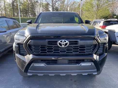 Used 2024 Toyota Tacoma TRD Off-Road image 6