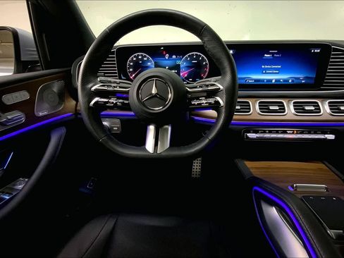 Used 2025 Mercedes-Benz GLS 450 4MATIC image 5