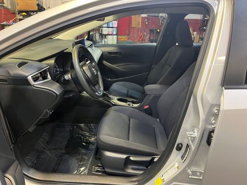 Used 2025 Toyota Corolla LE image 25