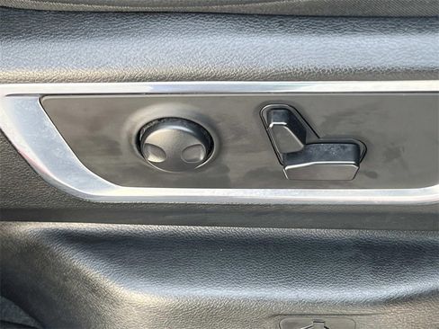 Used 2024 RAM 1500 Laramie image 17