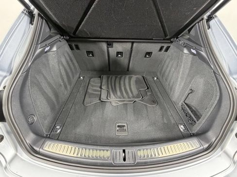 Certified 2024 Porsche Macan AWD/4WD image 40