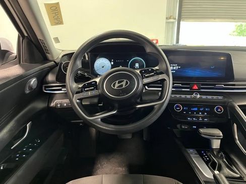 Used 2024 Hyundai Elantra SEL FWD image 21