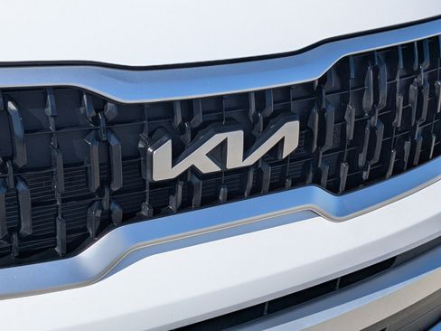 Certified 2024 Kia Telluride LX image 11