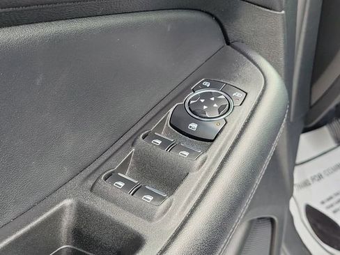 Used 2023 Ford Edge SEL image 18