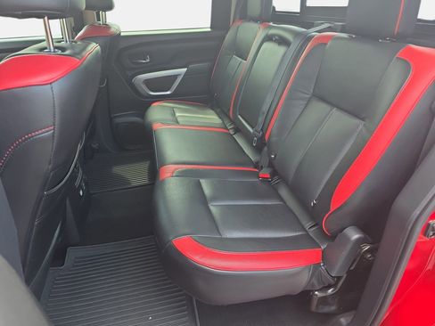Used 2020 Nissan Titan SV w/ SV Convenience Package RWD image 13