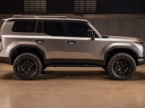 Used 2025 Lexus GX 550 image 11