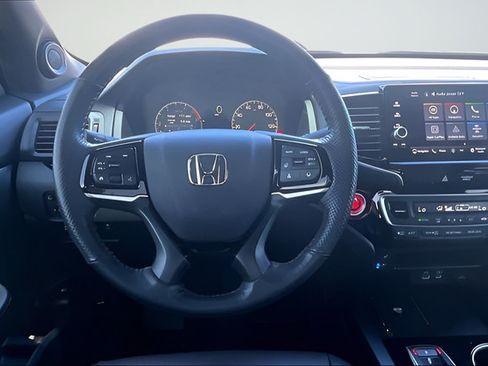 Used 2025 Honda Ridgeline Black Edition image 8
