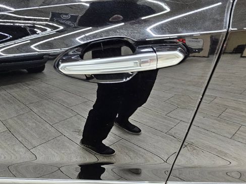 Used 2017 Cadillac XT5 Premium Luxury w/ LPO, Wheel Lock Package image 12