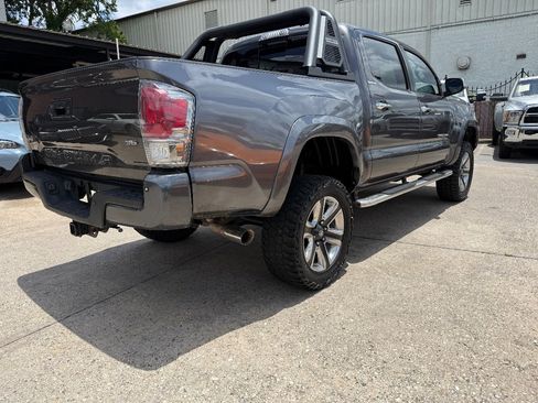 Used 2017 Toyota Tacoma Limited w/ Tow Package AWD/4WD image 4